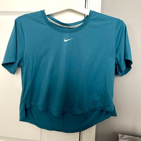 Nike crop top - Picture 1 of 1